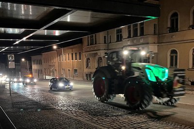 Der Reichenbacher Autokorso führt bis zum Netzschkauer Kreisverkehr und zurück.