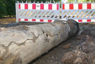 Beschädigte Rohrleitungen sorgen für den Ausfall der Versorgung. Das Trinkwassernetz in der Region ist im Schnitt 44 Jahre alt. 