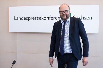 Seit sechseinhalb Jahren Kultusminister - nun mit einem Plan für die Schule der Zukunft in spätestens fünfeinhalb Jahren: CDU-Politiker Christian Piwarz (CDU).