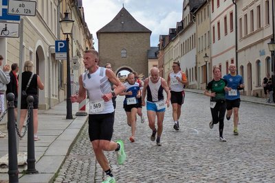 Der Lauf führte die Sportler vorbei an historisch bedeutsamen Orten der Bergstadt.