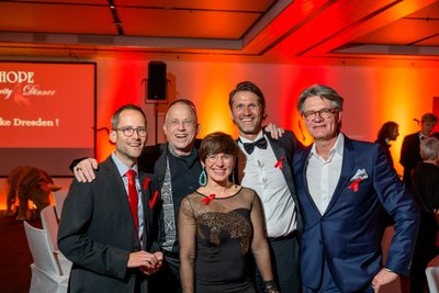 Carsten Schmidt-Kippig, Stefan Hippler, Unternehmerin Claudia Gersdorf, Joerg Fieback und Peter Escher (v.l.) feierten. 