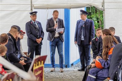 Für Wehrleiter Jürgen Sprenger, hier mit Bürgermeister Thomas Mey und dem stellvertretenden Wehrleiter Daniel Letzok (v. l. n. r.) ist der Neubau ein Herzensprojekt.