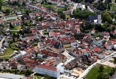 Die Innenstadt von Penig aus der Luft.