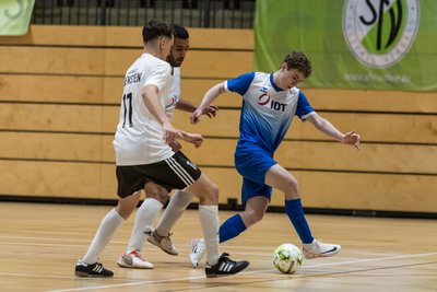 Aaron Küttner (r.), hier gegen Handwerk Rabenstein, war bei der Futsal-Endrunde erfolgreichster Torschütze des VfB Annaberg.