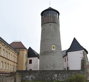 Seit Mitte Mai kann der sanierte Bergfried von Schloss Voigtsberg besichtigt werden. Damit werden die Eintrittspreise teurer.