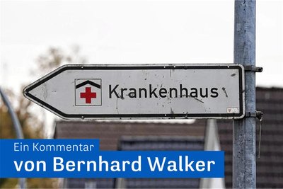 Ein Hinweisschild mit der Aufschrift „Krankenhaus“ weist an einer Straße den Weg zu einer Klinik.