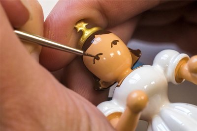 Erfordert eine ruhige Hand und Geschick: die Arbeit in der Malstube.