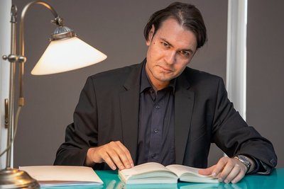 René Seidenglanz hat seinen zweiten Erzgebirgskrimi geschrieben: "Kaltenhaide". Die Premierenlesung findet am10. September ab 20 Uhr im Kunstsalon in Annaberg-Buchholz statt. 