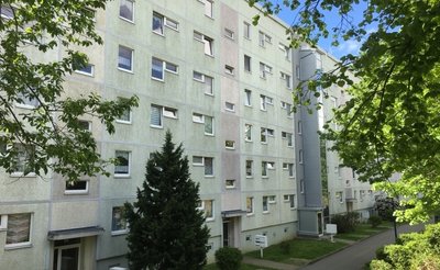 Vor und in diesem Wohnblock an der Dr.-Otto-Just-Straße terrorisierte der32-Jährige über Monate hinweg die Bewohner.