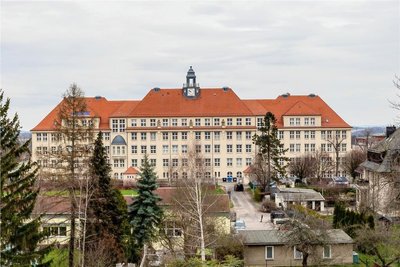 Das Gymnasium in Burgstädt war am Mittwoch ein Einsatzort, weil ein Schülerspiel mit Plastikwaffen für Aufsehen sorgte. 