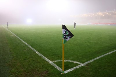 Im nebligen Heilenriedestadion trifft der FC Erzgebirge Aue auf die U23 von Hannover 96.