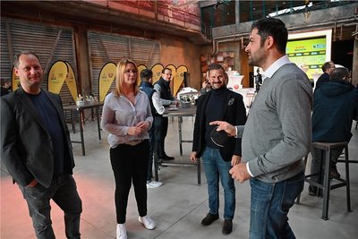 Viel Gesprächsbedarf herrschte am Montag unter Vertretern sächsischer Sportvereine bei einem Termin in Chemnitz. Hier im Bild die Geschäftsführer Steffen Herhold (Niners Chemnitz), Sandra Zimmermann (Dresdner SC Volleyball), Marc Arnold (CFC) und Karsten Günther (SC DHfK Leipzig) (v. l.). 