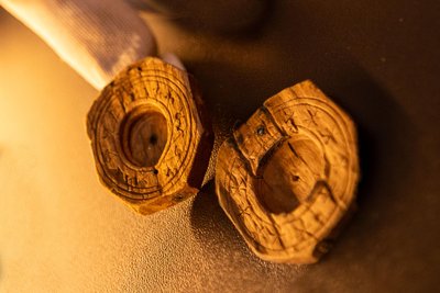 Eine klappbare Sonnenuhr aus Holz aus dem 15. Jahrhundert.