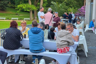 Beim Sommer Chill herrschte auf der Terrasse der Kunstwandelhalle in Bad Elster eine gemütliche Atmosphäre.