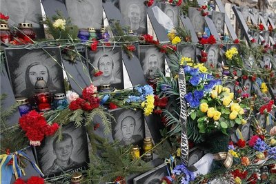 Ein Mahnmal erinnert in Kiew an die "Himmlische Hundertschaft" - die Opfer des Maidan 2014.