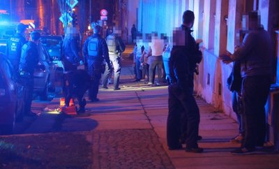 Die Polizei Montagabend vor Ort an der Zietenstraße. Bis zu 20 Personen sollen dort in eine Schlägerei verwickelt gewesen sein. 