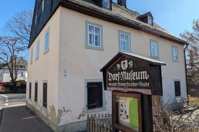 Am und im Großolbersdorfer Dorfmuseum gibt es einen gewissen Reparaturbedarf. Wegen Geldmangels hat die Gemeinde einen Hilferuf an die Bevölkerung gestartet.