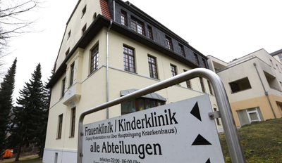 Die Zukunft der Kinderklinik im Lichtensteiner Krankenhaus ist nach wie vor offen. Nun beschäftigt sich auch das Landgericht in Zwickau mit dem Thema. Wann die Richter entscheiden - wenn sie es überhaupt tun - ist offen.
