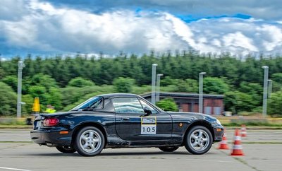 Konrad Mallok, hier im Mazda MX 5, siegte in beiden serienmäßigen Klassen. 