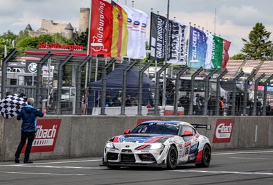 Toyota und der Chemieanlagenbau Chemnitz haben das synthetische Benzin bei Fahrten unter Rennbedingungen auf dem Nürburgring einem Härtetest unterzogen. 