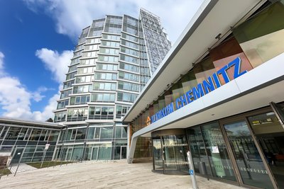 Jahrelang wusste ein Paar aus Freiberg nicht, warum sechs Schwangerschaften tragisch endeten. In Chemnitz (Bettenhaus am Klinikum) fanden Ärzte die Ursache – eine weltweit nur selten beschriebene Erbkrankheit.