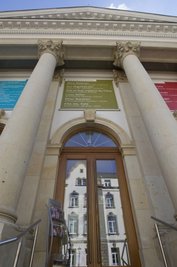 Die Finanzierung des vor 22 Jahren gebildeten Theaters Plauen-Zwickau (hier das Vogtlandtheater Plauen) ruht auf mehreren Säulen - eine direkte Beteiligung der Landkreise Vogtland und Zwickau steht indes bis heute aus.