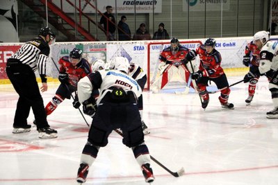 Ein Dutzend Tore schenkten die Schönheider Wölfe den Jungen Eisbären aus Berlin bei einem früheren Vergleich ein. Am Wochenende soll es ähnlich gut laufen.