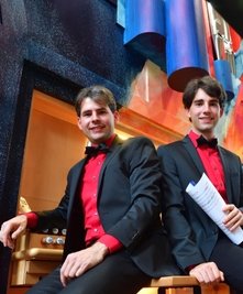 Meister an der Orgel: Markus (l.) und Pascal Kaufmann.