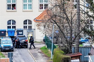 Polizeieinsatz am Mittwoch am Gymnasium in Burgstädt. Schüler hatten Serienhelden mit Plastewaffen gespielt. 