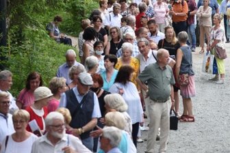 700 Besucher: Schlangestehen für Aida in Bad Elster -