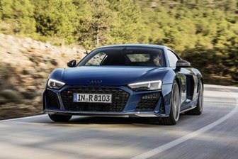 71.000 Euro Schaden: Audi-Sportwagen prallt auf A 4 gegen Mittelleitplanke - Ein Audi R8 - Modelljahr 2019.