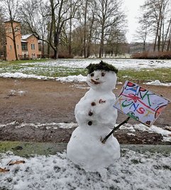 Ein kleiner Schneemann auf dem künftigen Standort.