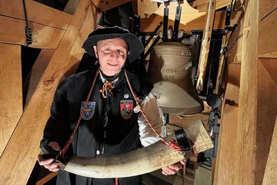 Schwarzenbergs Türmer Gerd Schlesinger im Turm des Ratskellers.