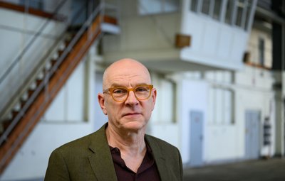 Schauspieler Götz Schubert wird im Hangar auftreten.