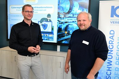 IT-Sicherheitsexperte Martin Klöden (r.) ordnet den Cyberangriff auf die Nickelhütte Aue ein. Neben ihm steht Tobias Bergmann.