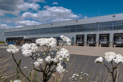 In der Logistikhalle in Freiberg baut Meyer Burger eine Linie für Module mit 400 Megawatt Jahresleistung auf.