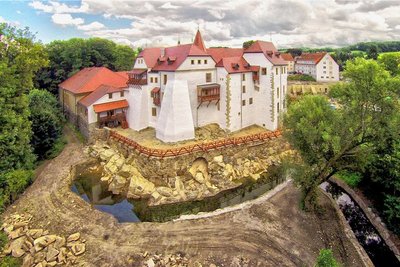 Schloss Weißenborn aus der Vogelperspektive. Eine Aufnahme aus dem Jahr 2014. 