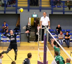 Sascha Singer holt zum Schmetterball aus.