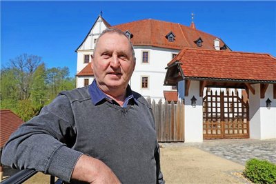 Ortschronist Frank Rothe verbindet viele Erinnerungen mit dem Schloss. 