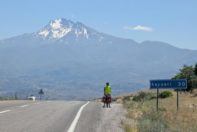 Sicht auf den Erciyes, ein 3916 Meter hoher ruhender Vulkan in der Türkei.