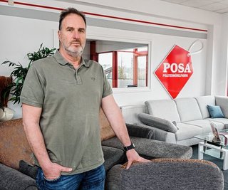 Geschäftsführer Thomas Mehnert im Ausstellungsraum der Satzunger Posa Möbelsysteme GmbH & Co. Vertriebs KG. 