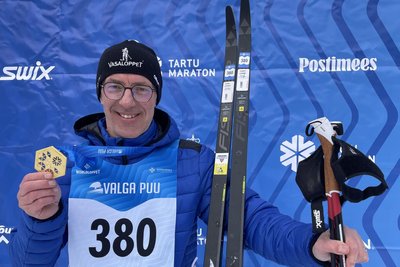 Unser Autor mit der Finisher-Medaille. Mit seiner Laufzeit von 4:01 Stunden belegte er Platz 382 in der Gesamtwertung.