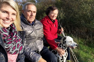Sina, Werner und Partnerin Christine (v. l.) verbrachten viel Zeit miteinander. Häufig dabei: Dalmatiner Lucky.