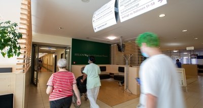 Die neue Portalpraxis ist über das Haus 4 des Plauener Helios-Klinikums erreichbar: Hier werden akut kranke Kinder sowie Erwachsene künftig versorgt. 