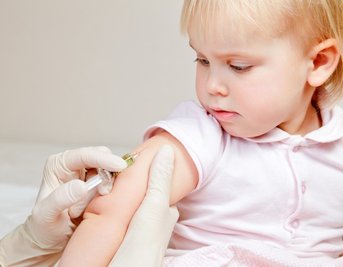 Im Vogtland gibt es zu viele Kinderärzte. Das sagt zumindest die Kassenärztliche Vereinigung. Eltern in Oelsnitz merken davon nichts. Sie müssen für den Besuch beim Facharzt bis nach Plauen fahren.