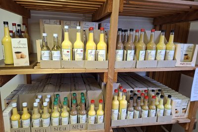 Im Hofladen auf der Freiberger Straße 35 in Eppendorf werden alle Sorten vom Eppendorfer Eierlikör verkauft.