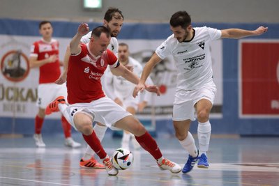 Nach dem Heimspiel gegen Weilimdorf (Foto) steht Dmytro Sorokin (im Zweikampf links) und Co. im Hot-Sportzentrum gleich das nächste Spitzenspiel ins bevor.