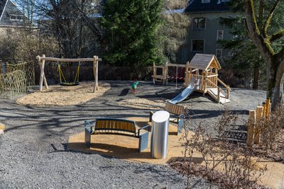 Der neue Spielplatz an der Melanchtonstraße ist zwar fertig, aber noch gesperrt.