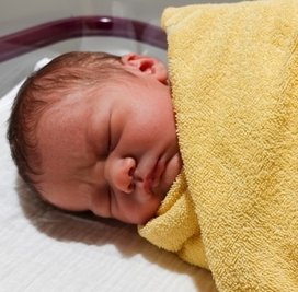 Ragnar Einenkel ist 100. Baby, das in diesem Jahr im DRK-Krankenhaus Chemnitz-Rabenstein geboren wurde Es wog 4100 Gramm. 