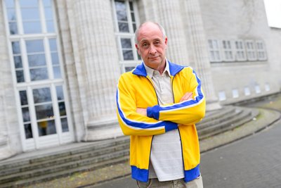 Der deutsch-französische Kabarettist und Satiriker Emmanuel Peterfalvi alias Alfons tourte 2025 durch die Kulturhauptstadt-Region.